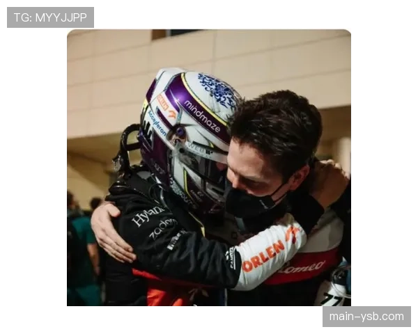 主场首秀拿分，周冠宇赛后激动拥抱家人与工程师团队